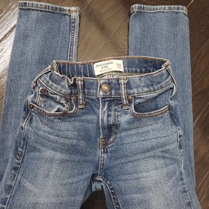 Boys size 7/8 Abercrombie skinny medium wash jeans